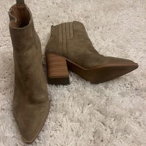 Pre Loved Nine West Sz 6 ankle boots